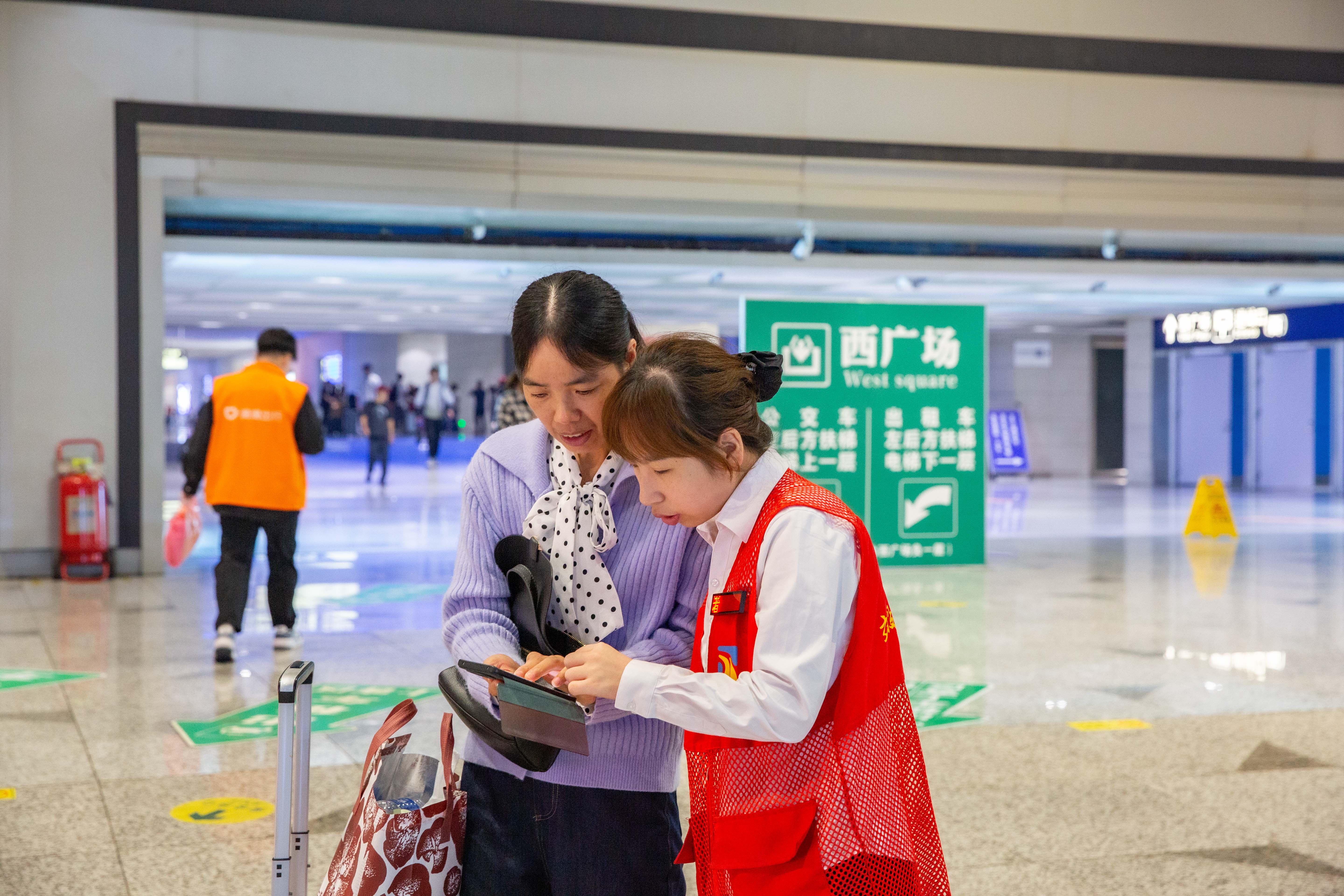 高铁站3.jpg 高铁站3.jpg